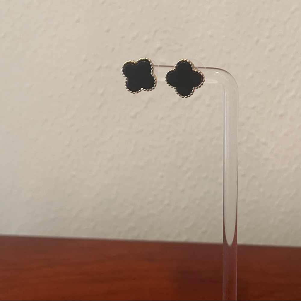 Elegant Black and Gold Quatrefoil Stud Earrings